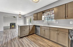 5 Alton Dr, Franklin Twp., NJ 08873-6414