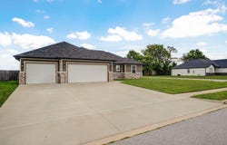 917 W Charlotte Street, Republic, MO 65738