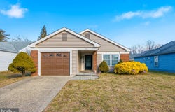 44 NEW CASTLE Drive, SOUTHAMPTON, NJ 08088