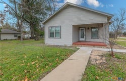 701 E 15th Street, Cameron, TX 76520