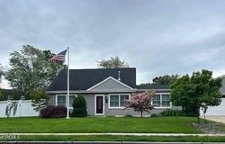 17 Hemlock Street, Hazlet, NJ 07730