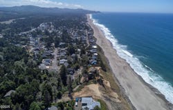 7385 & 7395 Neptune Avenue, Gleneden Beach, OR 97388