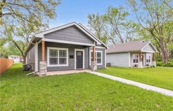 923 E 9th Street, Ottawa, KS 66067