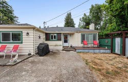 1537 WOODLAND DR, Coos Bay, OR 97420