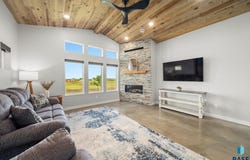 907 Sundance St, Valley Springs, SD 57068