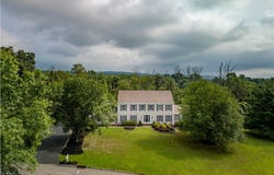 3 Fire Thorn Dr, Holland Twp., NJ 08848-1820