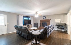24506 State Road A, Richland, MO 65556