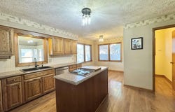 901 Loch Lommond Dr, Hutchinson, KS 67502