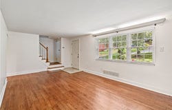 765 Brafferton Dr, Mt Lebanon, PA 15228