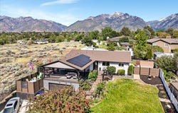 9135 S MORNINGVIEW Dr E, Sandy, UT 84094
