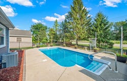 688 Regent Drive, Crystal Lake, IL 60014