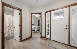 933 Commercial, IA 52253