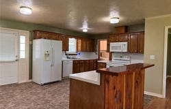 429 Camelback RD, La Grange, TX 78945