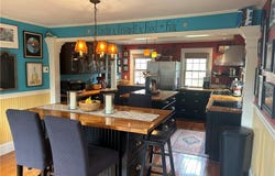 7 Boulevard E, Middletown, RI 02842