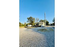 809  Oak St, Carmi, IL 62821