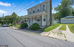 2 CHESTNUT STREET, LENHARTSVILLE, PA 19534