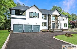 4 Hemlock Drive, Edison, NJ 08820