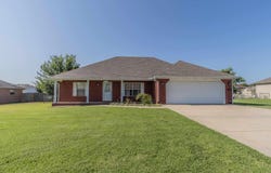 2906 NEWCASTLE Drive, Paragould, AR 72450-5282
