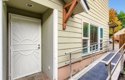 700 BARTON Ave, Gladstone, OR 97027