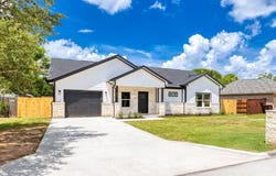 907 Fannin ST, Lockhart, TX 78644