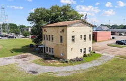 212 E Sabine Street, Kilgore, TX 75662