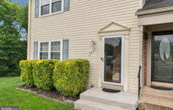 8683 POINT OF WOODS Drive, MANASSAS, VA 20110