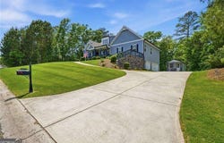 423 Spring Lake Hills, White, GA 30184