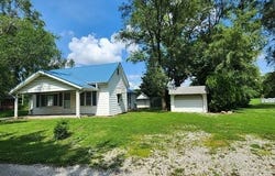 205 Church St, Willow Hill, IL 62480