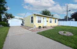 5500 Sharon Lane NW, Cedar Rapids, IA 52405