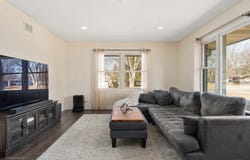 11N958 Almora Terrace, Elgin, IL 60124