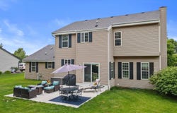 1333 Mockingbird Dr, Oconomowoc, WI 53066