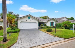5372 Pine Circle, Coral Springs, FL 33067