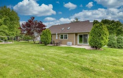 W227n2527 Meadowood Ln, Waukesha, WI 53186