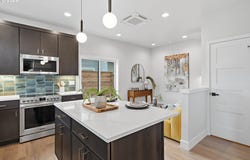 5154 E BURNSIDE St, Portland, OR 97215