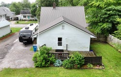 107 W King St, Fairfield, IL 62837