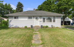 2720 Emerald Drive, Kalamazoo, MI 49001