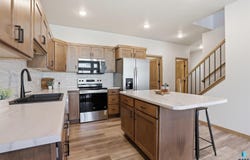 2404 E Jetty Pl, Sioux Falls, SD 57108