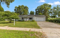 903 E Van Deinse Avenue, Greenville, MI 48838
