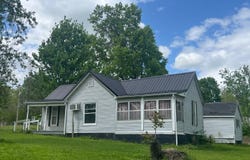 103 E 4th St, Laredo, MO 64652