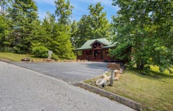 2212 Pinnacle Rdg Trail, Sevierville, TN 37876