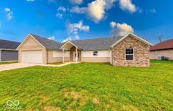 32 Downing Drive, Trafalgar, IN 46181