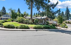 3446 BREEZEWOOD AVE, Eugene, OR 97405