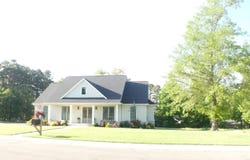 100 Laurie Dr, Mena, AR 71953