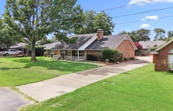 521 Sunnyside Drive, Chandler, TX 75758