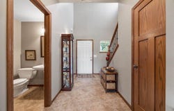 402 Cimarron Dr NE, Hiawatha, IA 52233