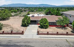 302 Crestview Drive SW, Albuquerque, NM 87105