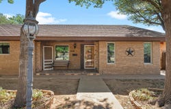 1604 Avenue H, Abernathy, TX 79311