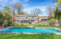 4 Victor Place, Lake Grove, NY 11755