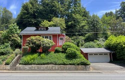 560 N 10TH ST, Coos Bay, OR 97420