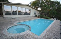 4 Meridian DR, Wimberley, TX 78676